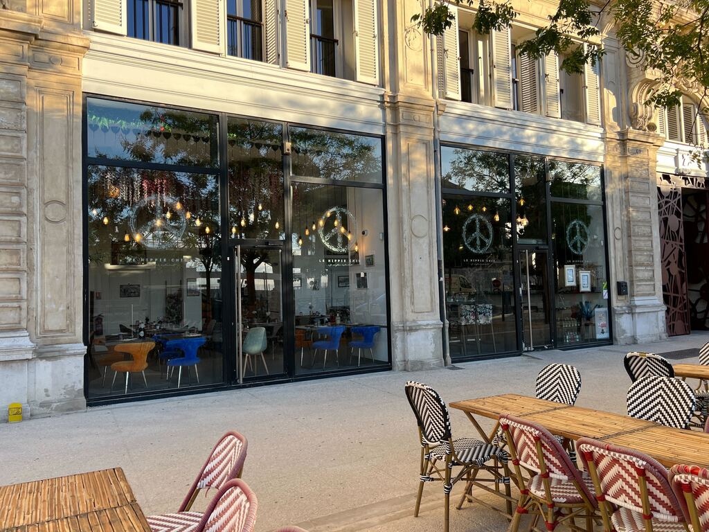 HIPPIE CHIC CAFÉ 4